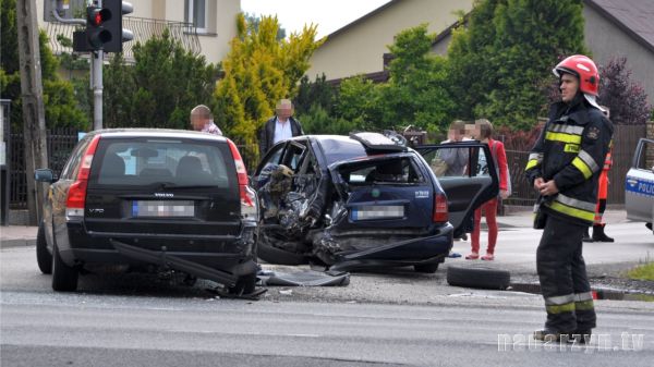 Wypadek w Łazach. Dwie osoby lekko poszkodowane